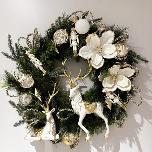 Geyikli Manolyalı Kapı Çelengi (54 CM)