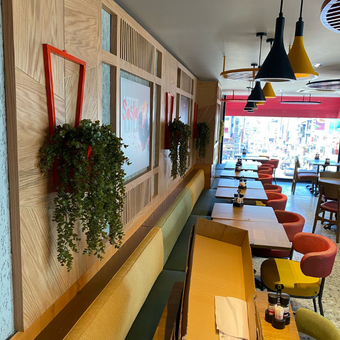 Yapay Sarmaşık: Lüks Dekorasyonda Zamansız Bir Dokunuş